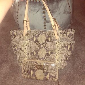 Michael Kors matching purse&wallet set😍